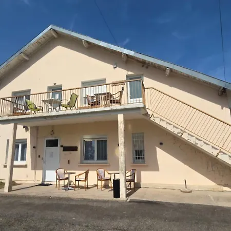 Résidence Les Poiriers - Petite Confort Avec Salle De Bain Privative Pensión
